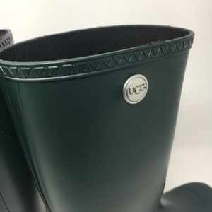 NEW UGG Shelby Matte Boots in Olive Green - Size 10!